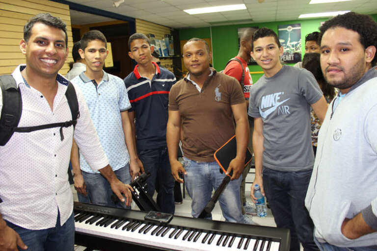 TALLER DE ENSAMBLE PARA ADORADORES 17 noticias11 17
