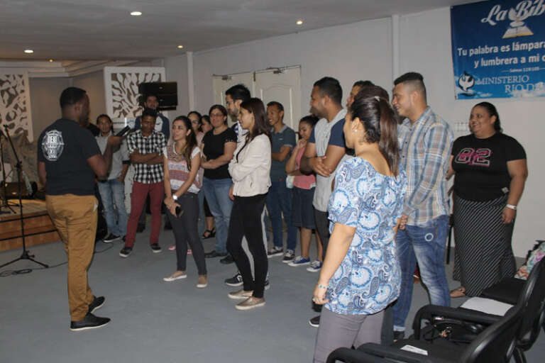 TALLER DE MÚSICA PARA ADORADORES 2 8 noticia23 8