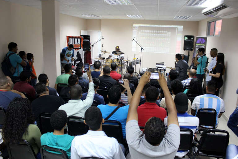 PRODUCCIÓN Y PERCUSIÓN LATINA 7 noticia39 7 1