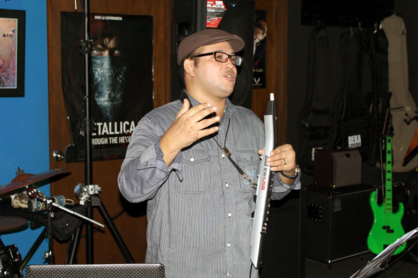 CLÍNICA DE INSTRUMENTOS EWI DE AKAI 1 noticia45 2