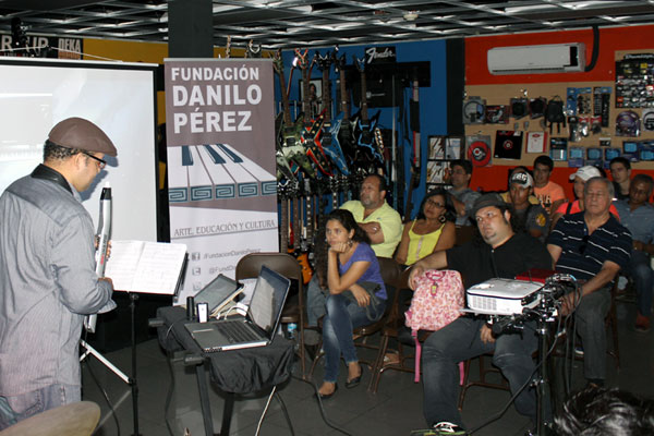 CLÍNICA DE INSTRUMENTOS EWI DE AKAI 7 noticia45 6