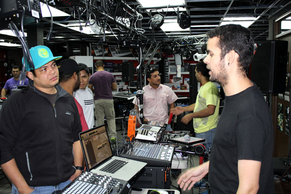 ELECTRO EXPO INMUSIC 2014 6 noticia49 6