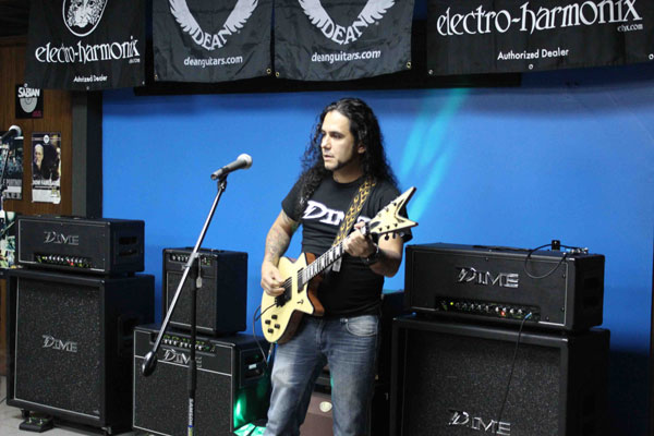 CLÍNICA DE DEMOLICIÓN DE GUITARRAS 4 noticia73 4
