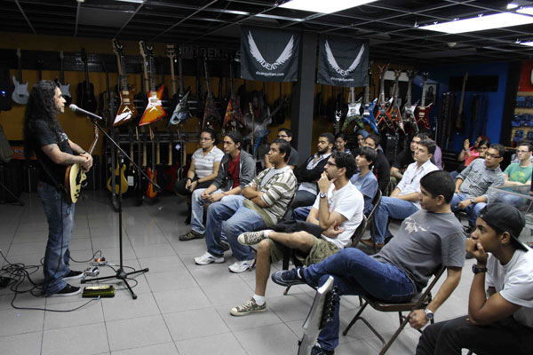 CLÍNICA DE DEMOLICIÓN DE GUITARRAS 5 noticia73 5